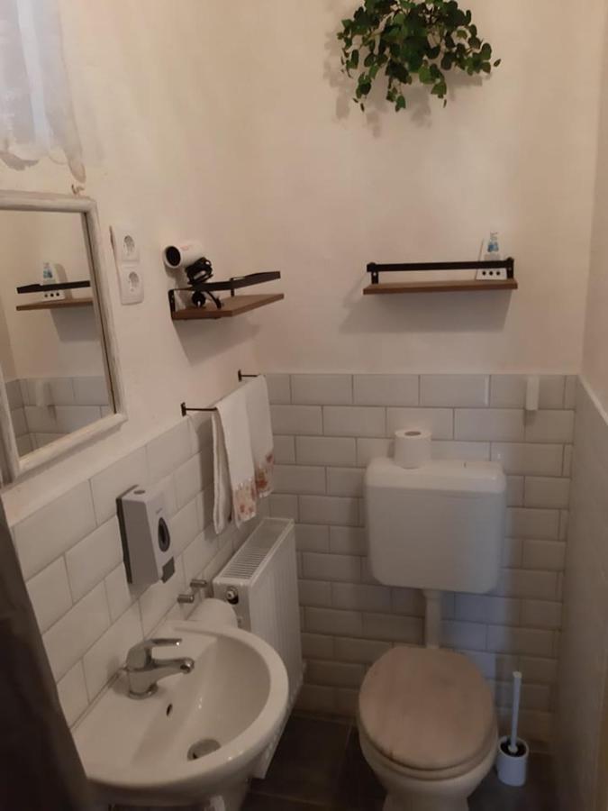 Edina Vintage Vendeghaz Lägenhet Mosonmagyaróvár Exteriör bild