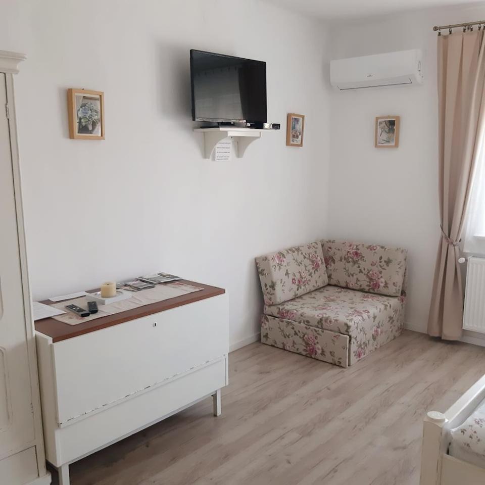 Edina Vintage Vendeghaz Lägenhet Mosonmagyaróvár Exteriör bild