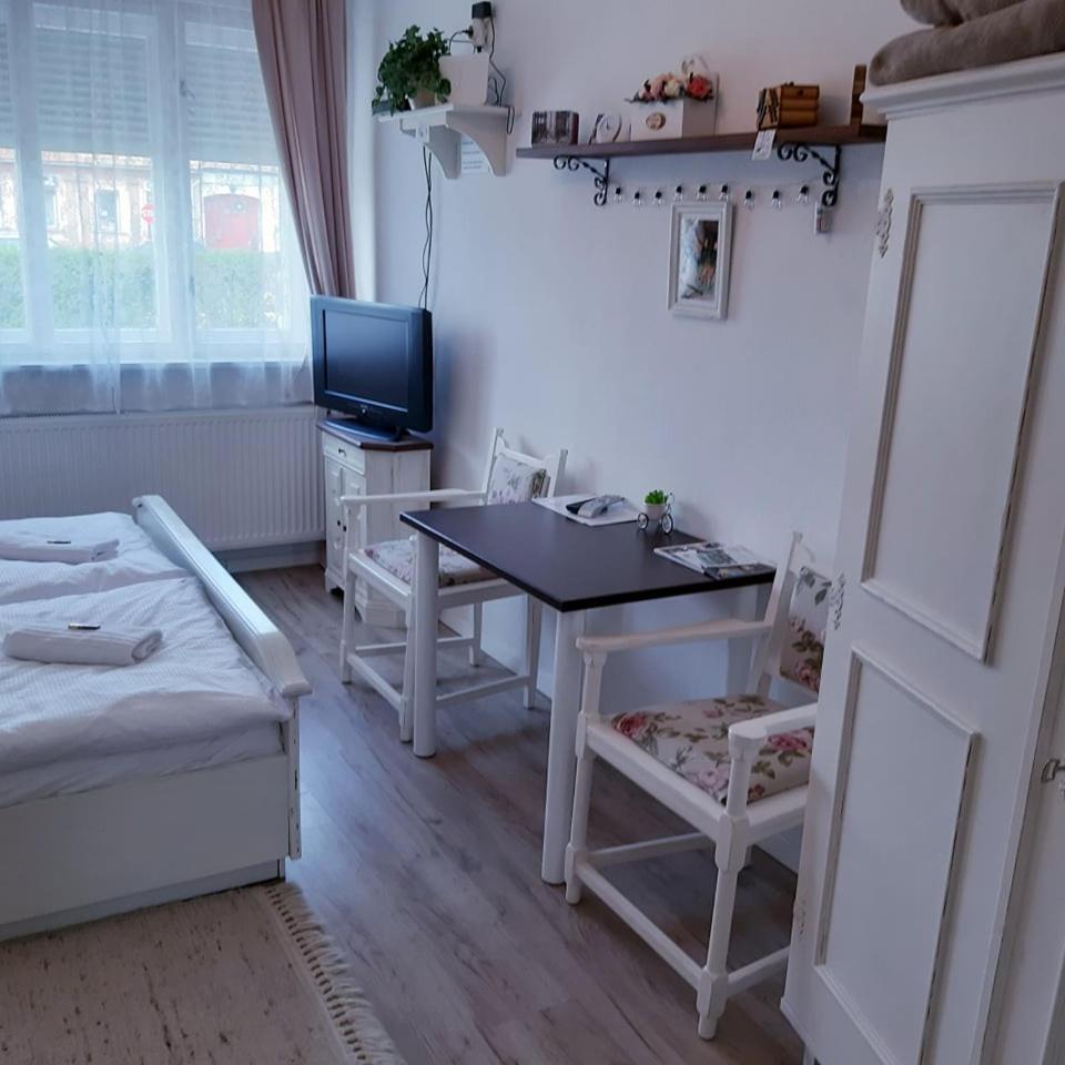 Edina Vintage Vendeghaz Lägenhet Mosonmagyaróvár Exteriör bild