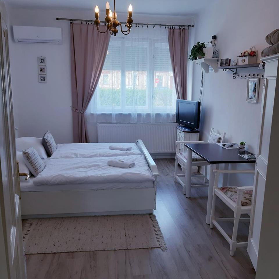 Edina Vintage Vendeghaz Lägenhet Mosonmagyaróvár Exteriör bild