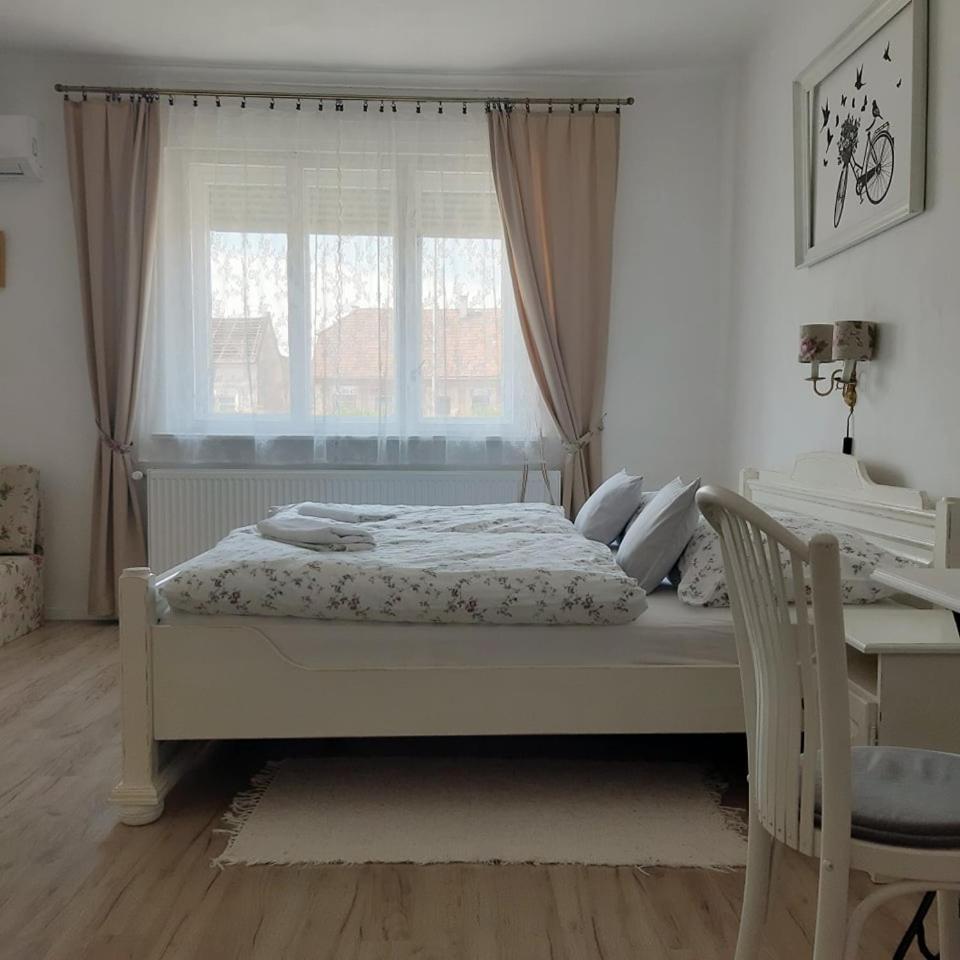 Edina Vintage Vendeghaz Lägenhet Mosonmagyaróvár Exteriör bild